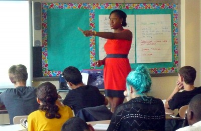 Assistant Principal Tracee Murren leads ninth-grade Algebra 1 students at the Kingsborough Early College Secondary School in Brooklyn in a discussion about how to make a graph. (Photo: Sarah Garland)
