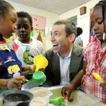 At St. Elizabeth's Head Start in North Philadelphia, Aaron Lieberman, founder and chief executive officer of Acelero Learning Inc., spends some time with the children in Ashley Post's classroom. (Photo by CLEM MURRAY / Philadelphia Inquirer Staff Photographer)