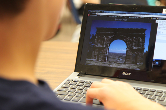Are iPads or Chromebooks better for schools? - The Hechinger Report